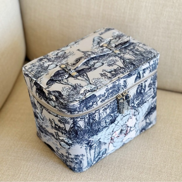 Dior Around The World Blue Makeup Box - Picture 2 of 9
